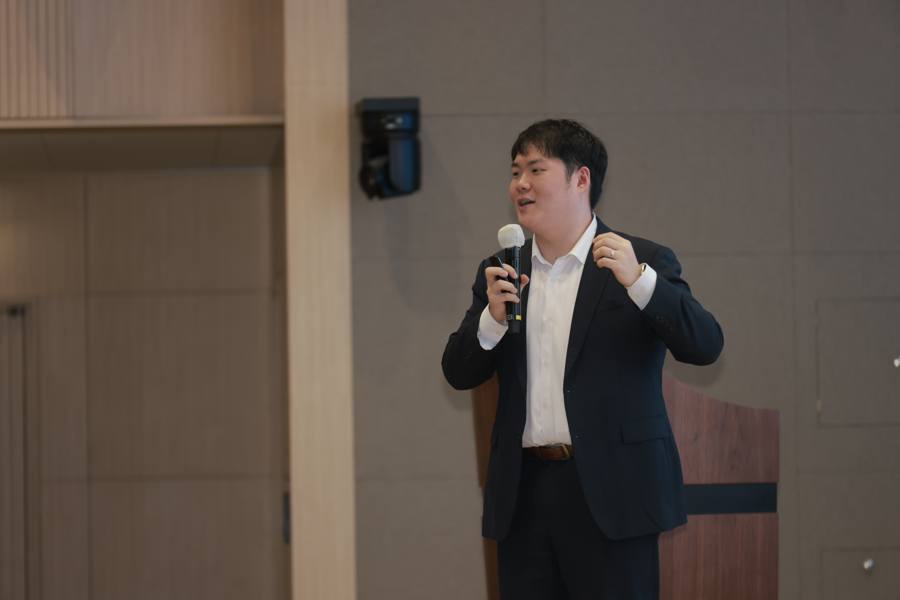 신한금융그룹 포럼에서의 김태호